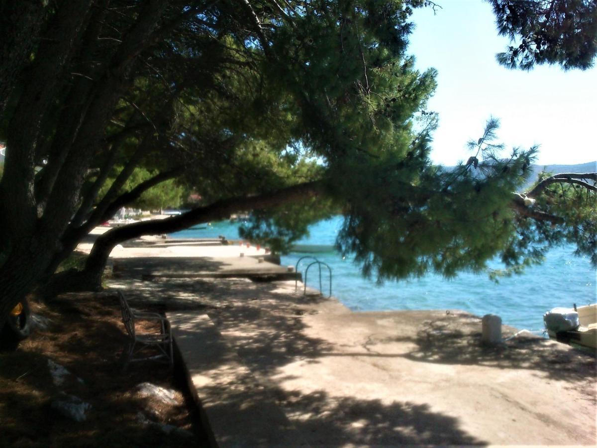 Holiday Home Oleander Zaboric Exterior foto