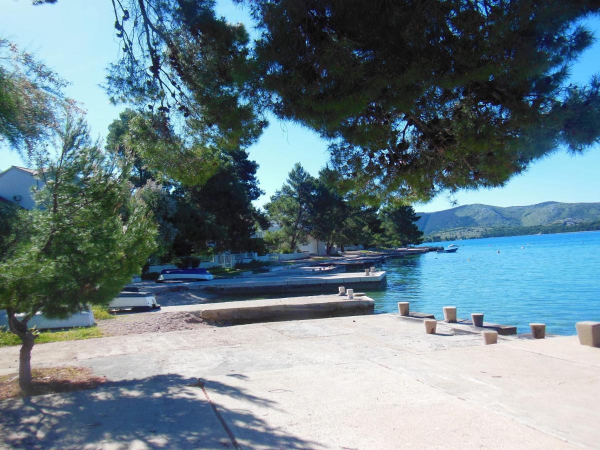 Holiday Home Oleander Zaboric Exterior foto